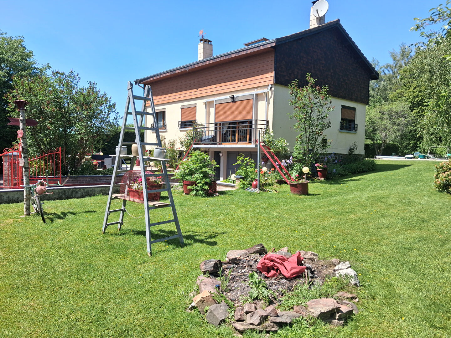 Maison individuelle de 151 m2 sh avec une piscine et un terrain à GESPUNSART