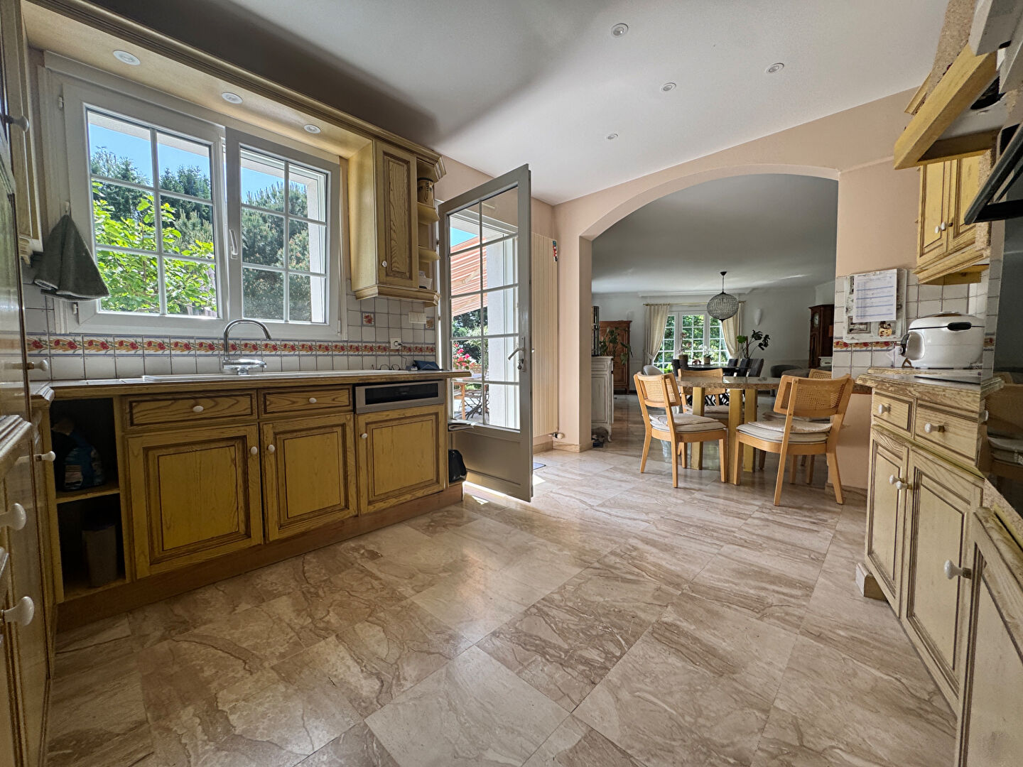 Maison de plain pied de 186 m2 SH sur 3047 m2 de terrain à Vivier au Court