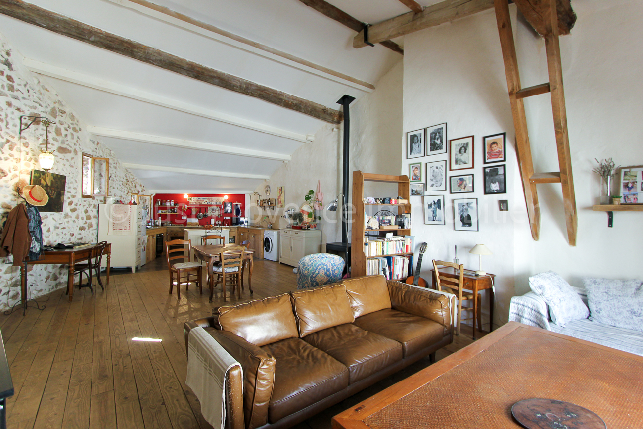 Photo Au coeur du charmant village de Bedoin Maison de village entièrement rénovée de 120 m² avec une cave image 4/6