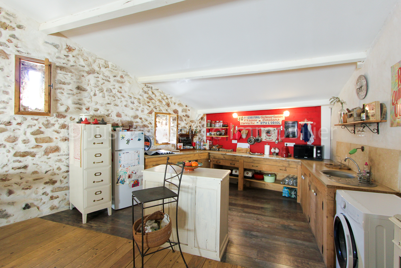 Photo Au coeur du charmant village de Bedoin Maison de village entièrement rénovée de 120 m² avec une cave image 6/6