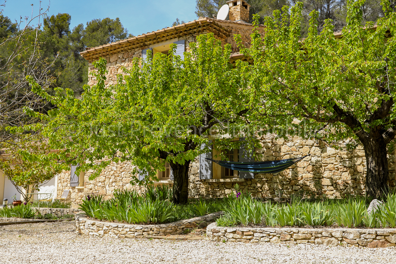 Photo EN EXCLUSIVITÉ. Le Barroux, ensemble immobilier, avec piscine, garage et carport. . image 3/6