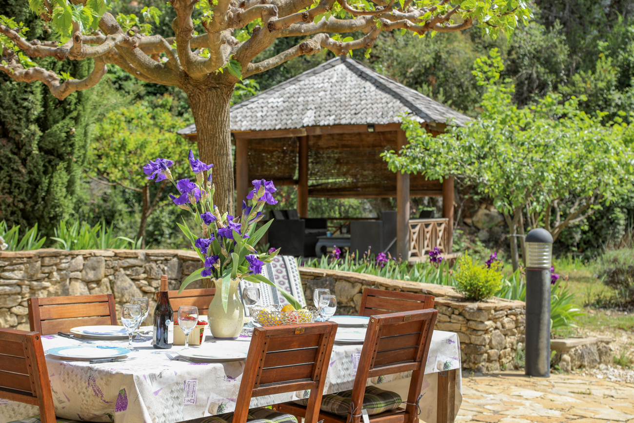 Photo EN EXCLUSIVITÉ. Le Barroux, ensemble immobilier, avec piscine, garage et carport. . image 4/6