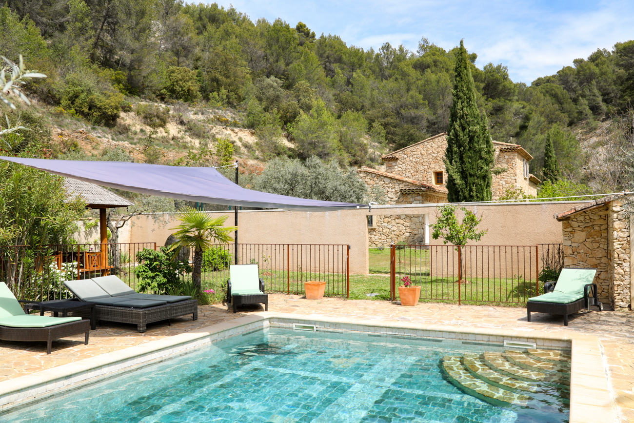 Photo EN EXCLUSIVITÉ. Le Barroux, ensemble immobilier, avec piscine, garage et carport. . image 5/6