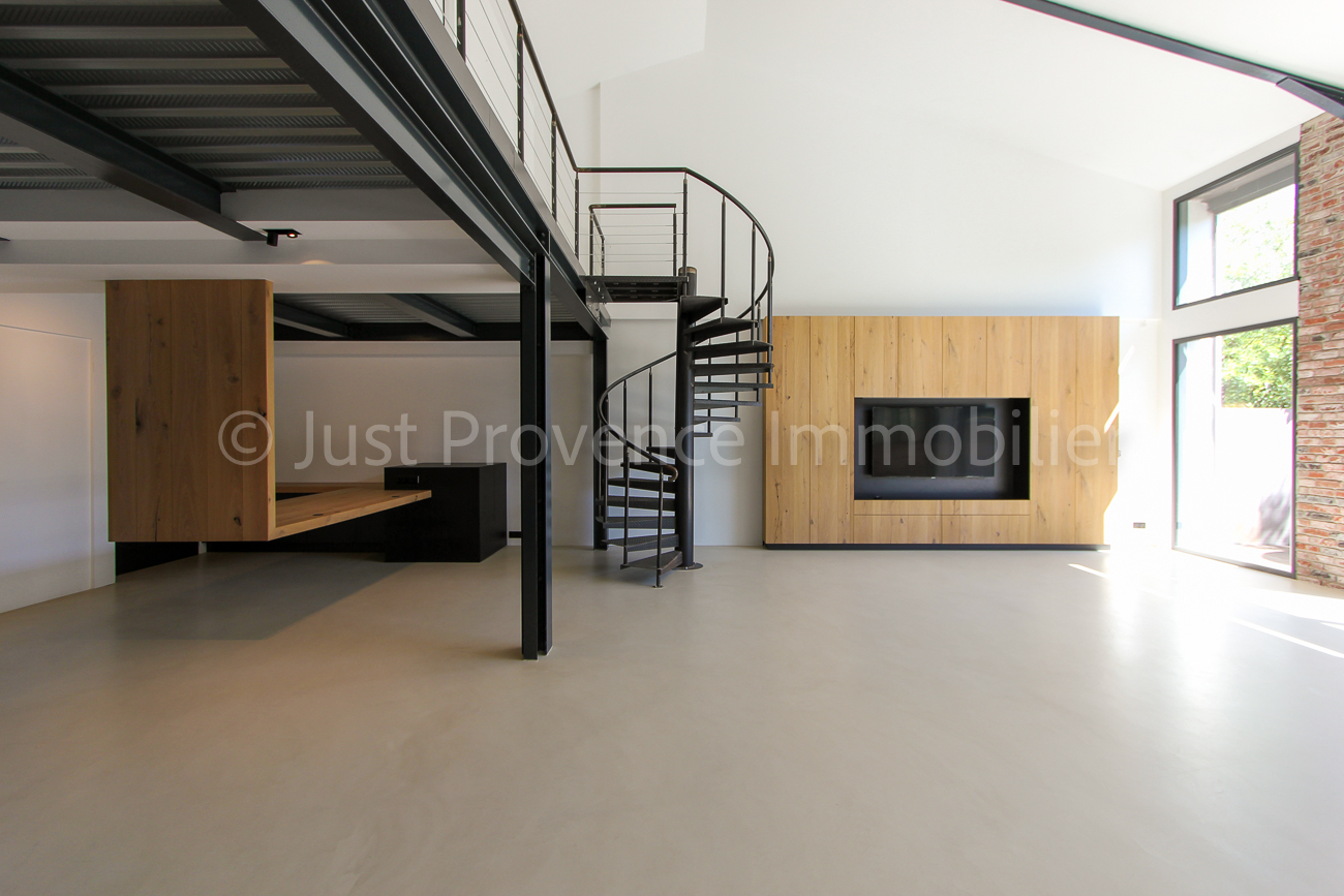 Photo Loft Carpentras 5 pièces 200 m2  avec garage double sur 333 m² de terrain. image 5/6