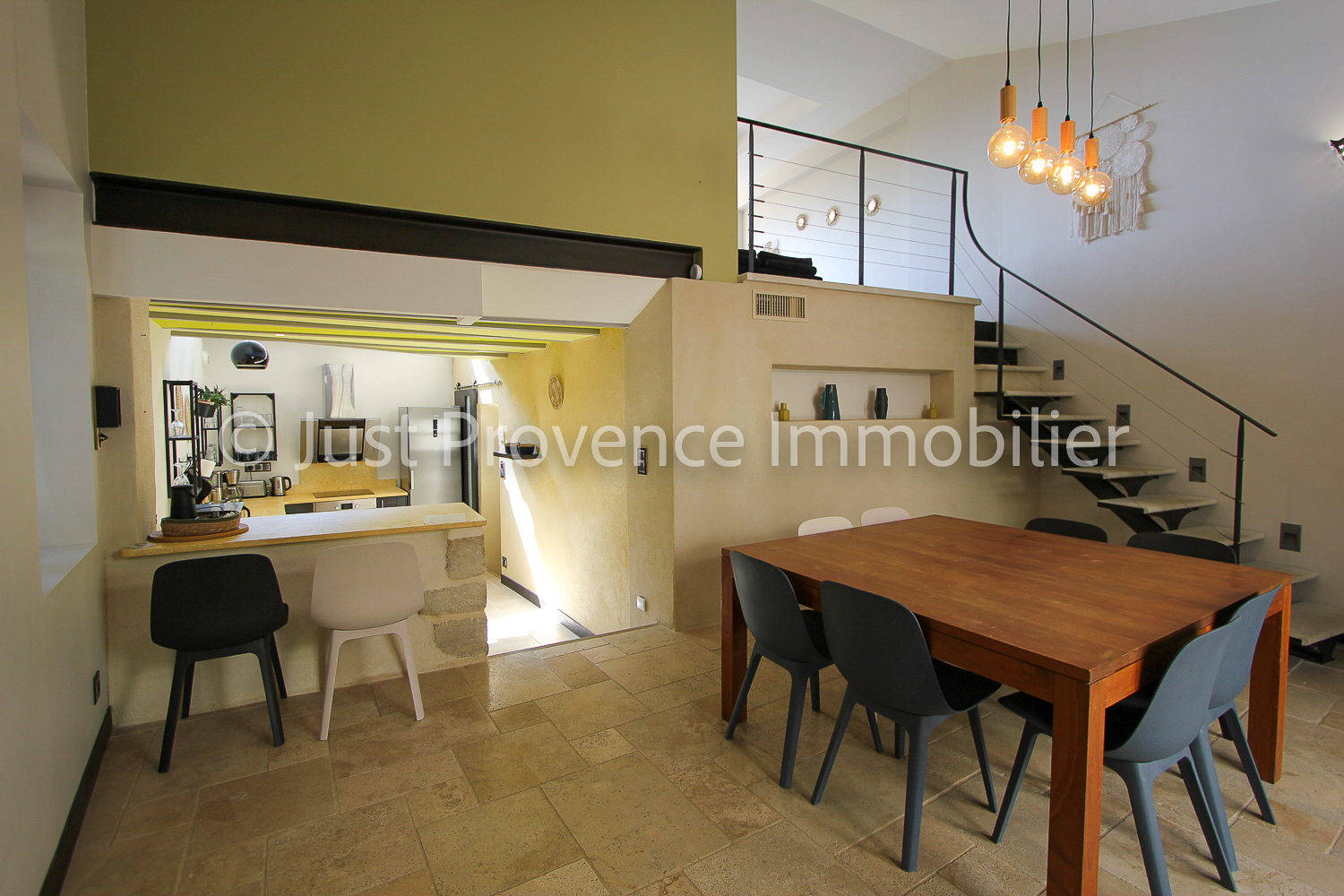 Photo Maison Le Barroux 8 pièces 161.84 m2 avec terrasses et jardin image 3/6