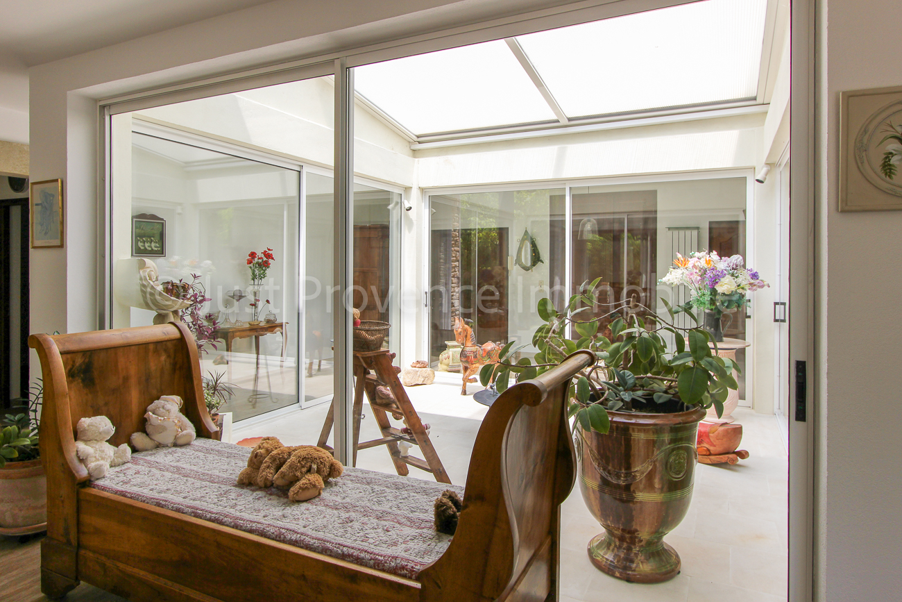 Photo Propriété en pierre d'environ  234 m2 sur un terrain de 3500 m2 avec piscine et garage image 4/6