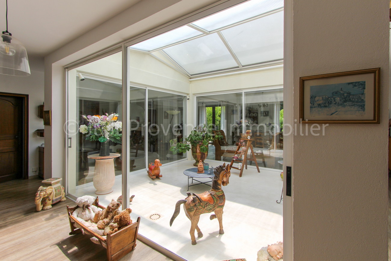 Photo Propriété en pierre d'environ  234 m2 sur un terrain de 3500 m2 avec piscine et garage image 5/6