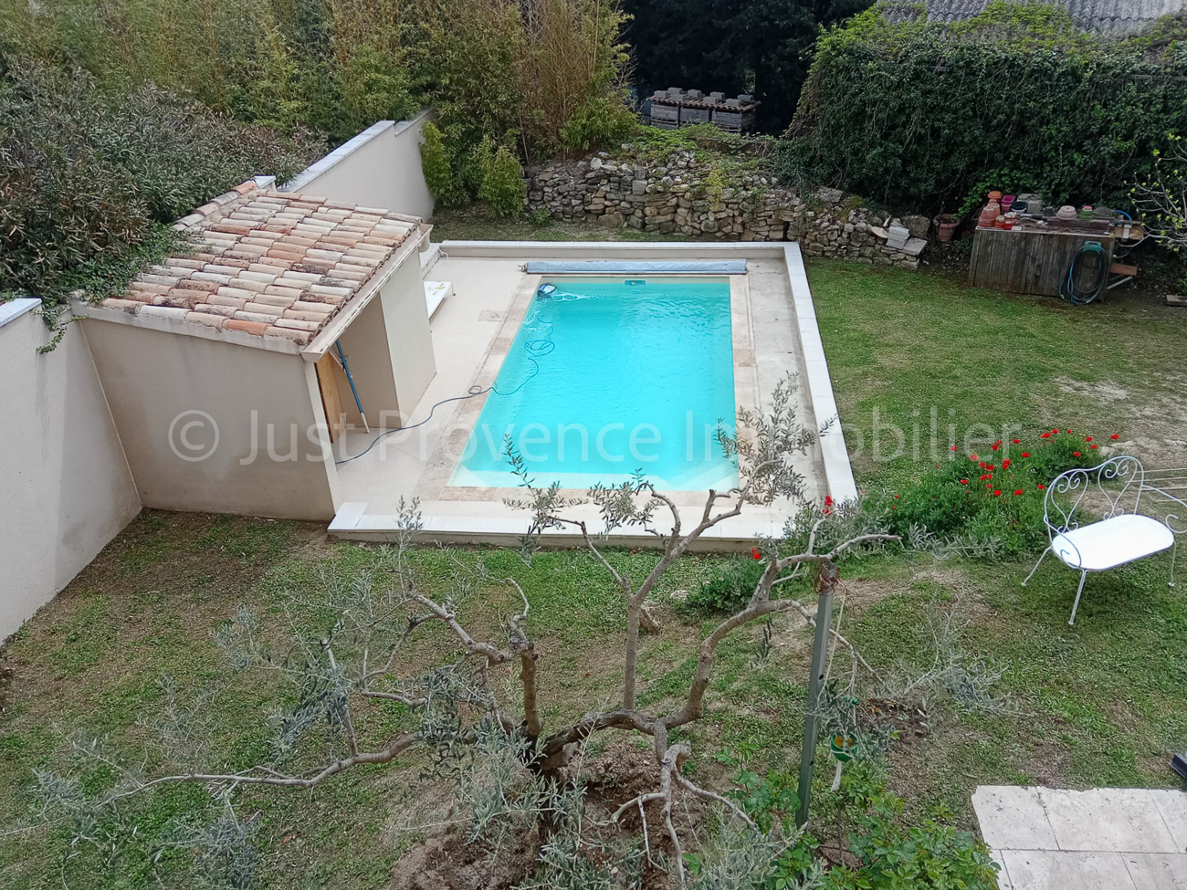 Photo Ensemble immobilier Caromb 11 pièces 250 m2 avec piscine sur 2006 m² de terrain. image 5/6