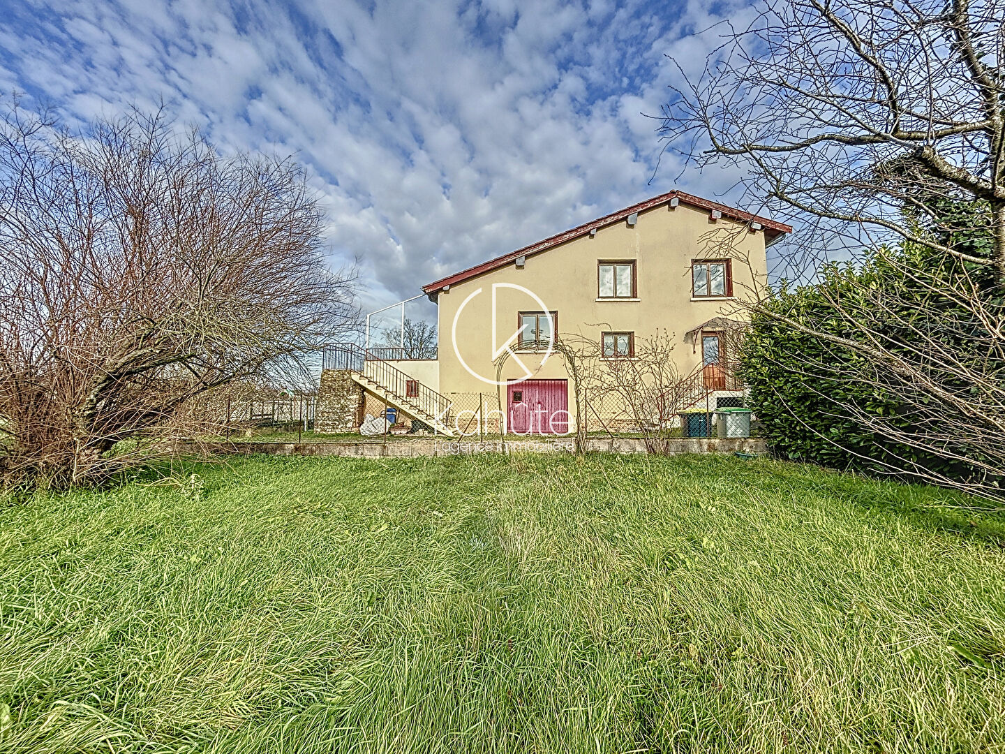Maison Les Chères 6 pièce(s) 152 m2, 1183m2 de terrain non constructible, garage, cave et atelier, grand potentiel de rénovation.
