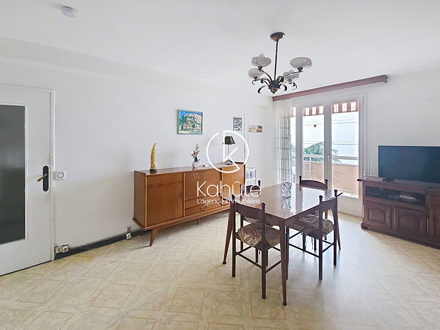 Appartement T3, 57 m2, commerces, écoles, bus à pied, ascenseur , balcon orienté sud ouest, stationnement