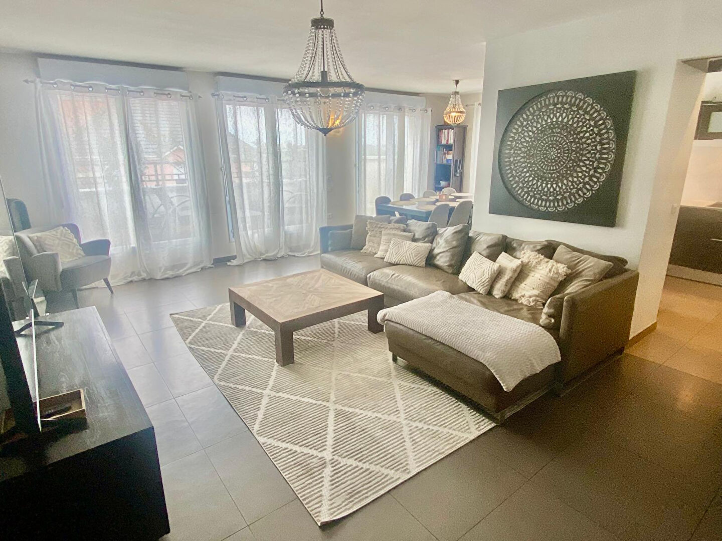 ST OUEN L' AUMONE , Gare de Liesse, F5 de 100m2 avec  terrasse.