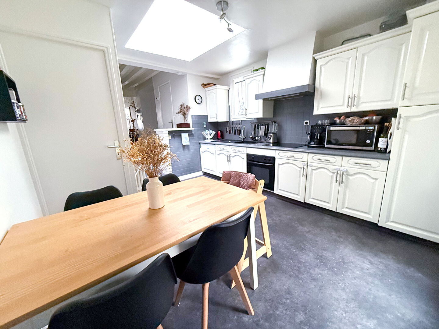 Photo PIERRELAYE centre-ville, ancien corps de ferme rénové. image 3/6