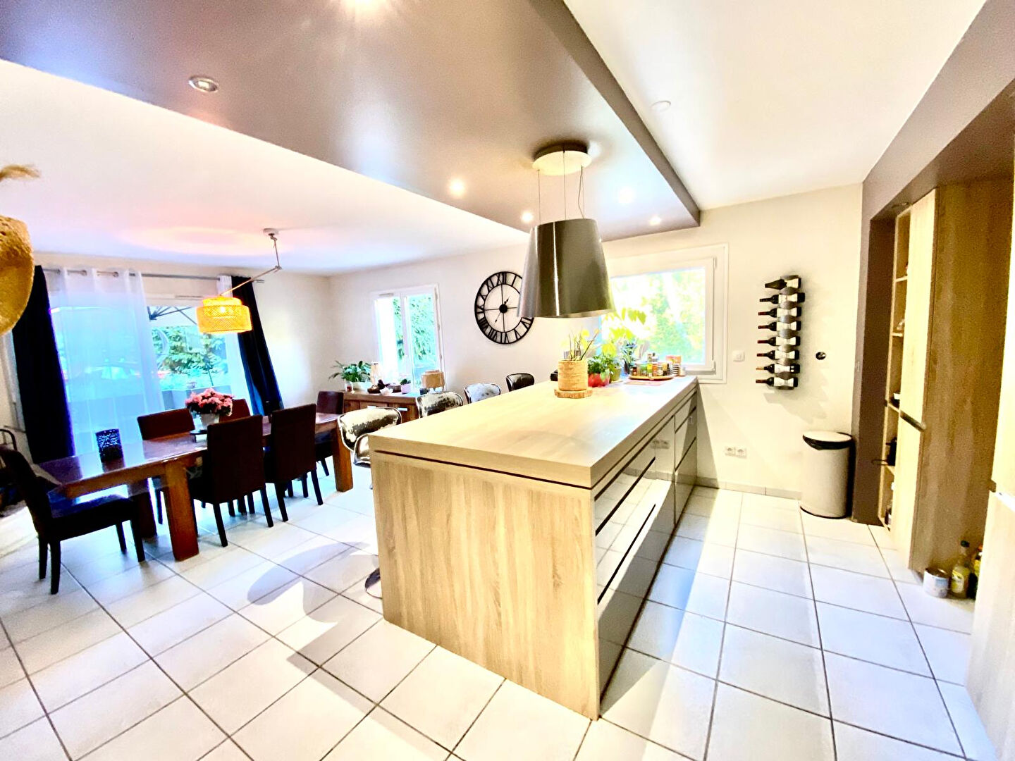 Photo Méry-sur-Oise, pavillon de 161m² sur sous-sol total et 3000m² de terrain. image 1/6