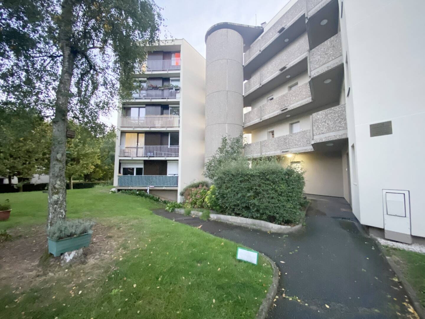 FRANCONVILLE, 3 pièces 65m2 avec cave et parking.