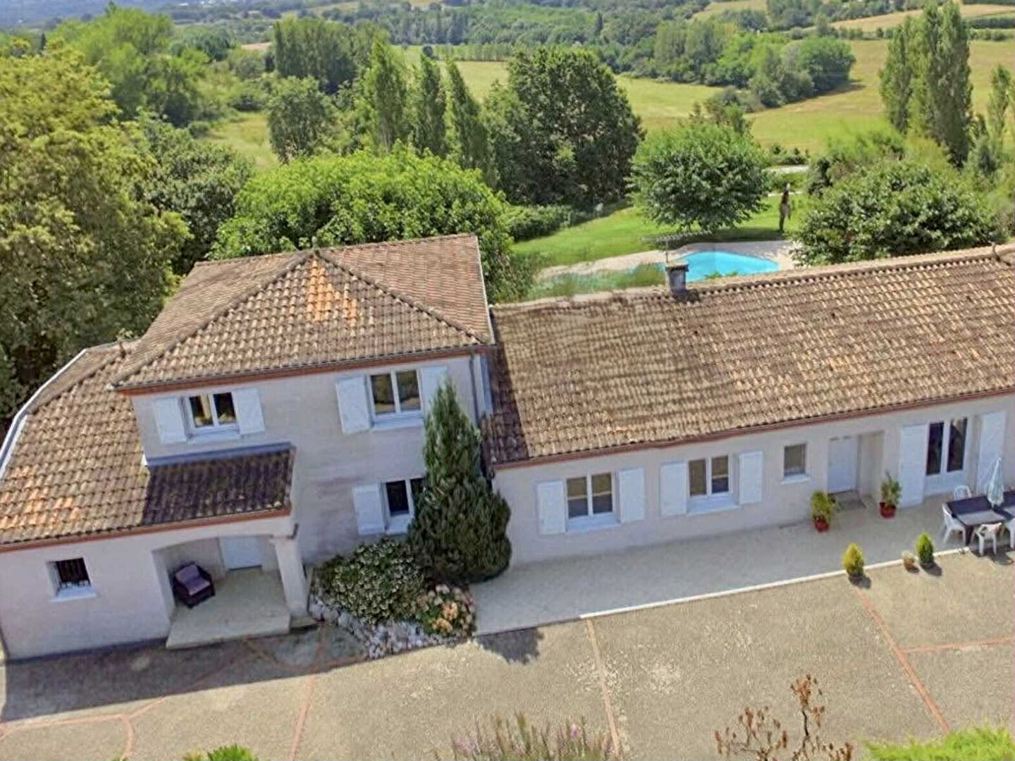 Belles villas avec vue et piscine sur Villeneuve/Lot