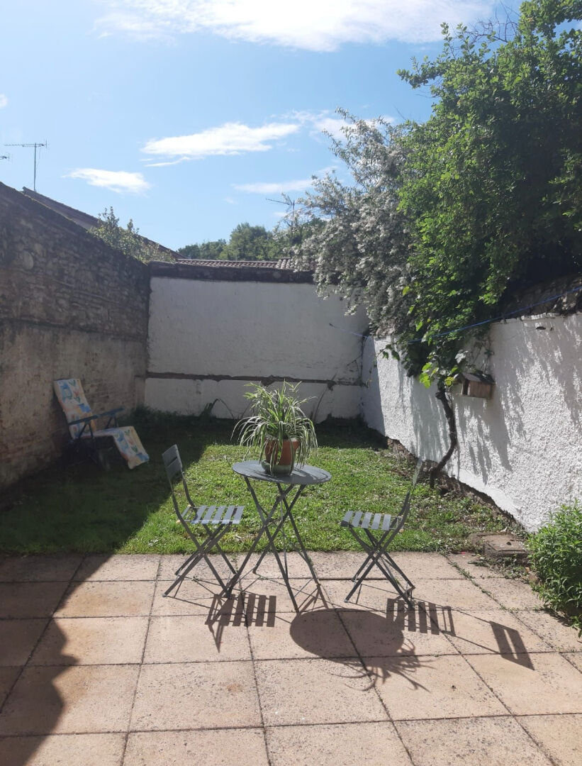 Photo À Casseneuil, magnifique maison de ville avec jardin image 2/6