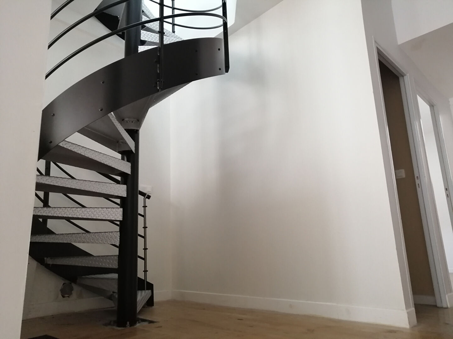 Photo Immeuble rénové à Villeneuve Sur Lot  proche des commodités image 3/6