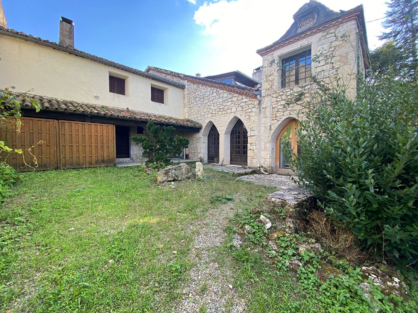 Photo Ensemble immobilier en pierre à Laroque Timbaut image 2/6