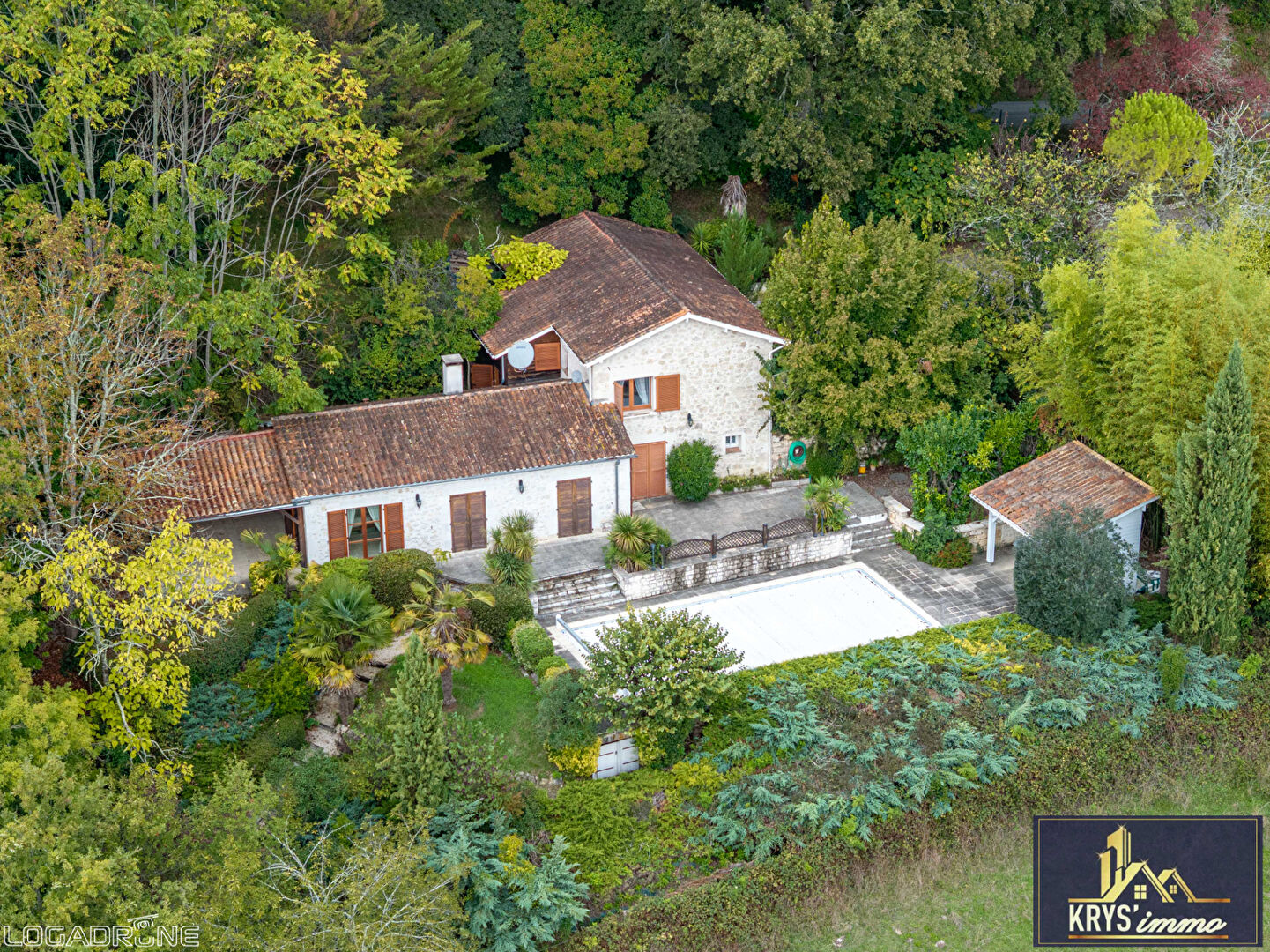 Maison en pierre avec vue panoramique et piscine à Ste Colombe de Villeneuve