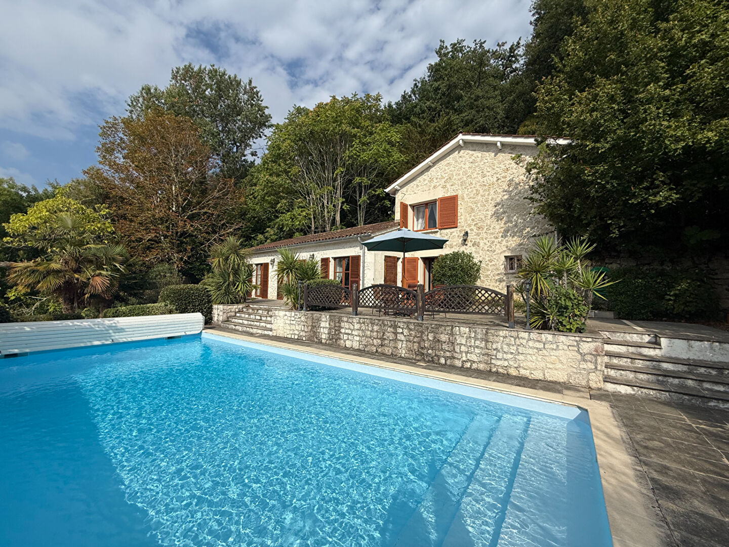Photo Maison en pierre avec vue panoramique et piscine à Ste Colombe de Villeneuve image 3/6