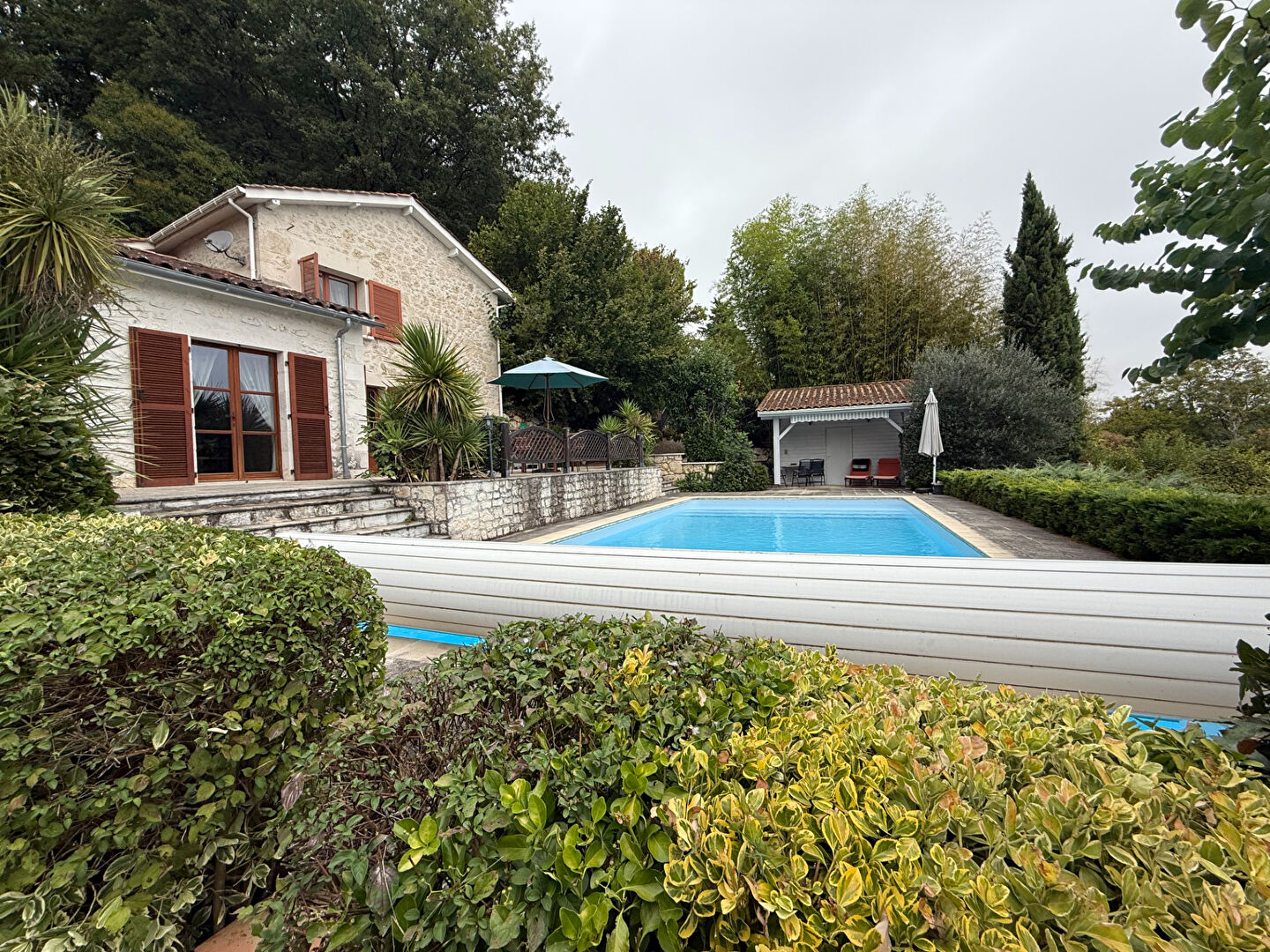 Photo Maison en pierre avec vue panoramique et piscine à Ste Colombe de Villeneuve image 4/6