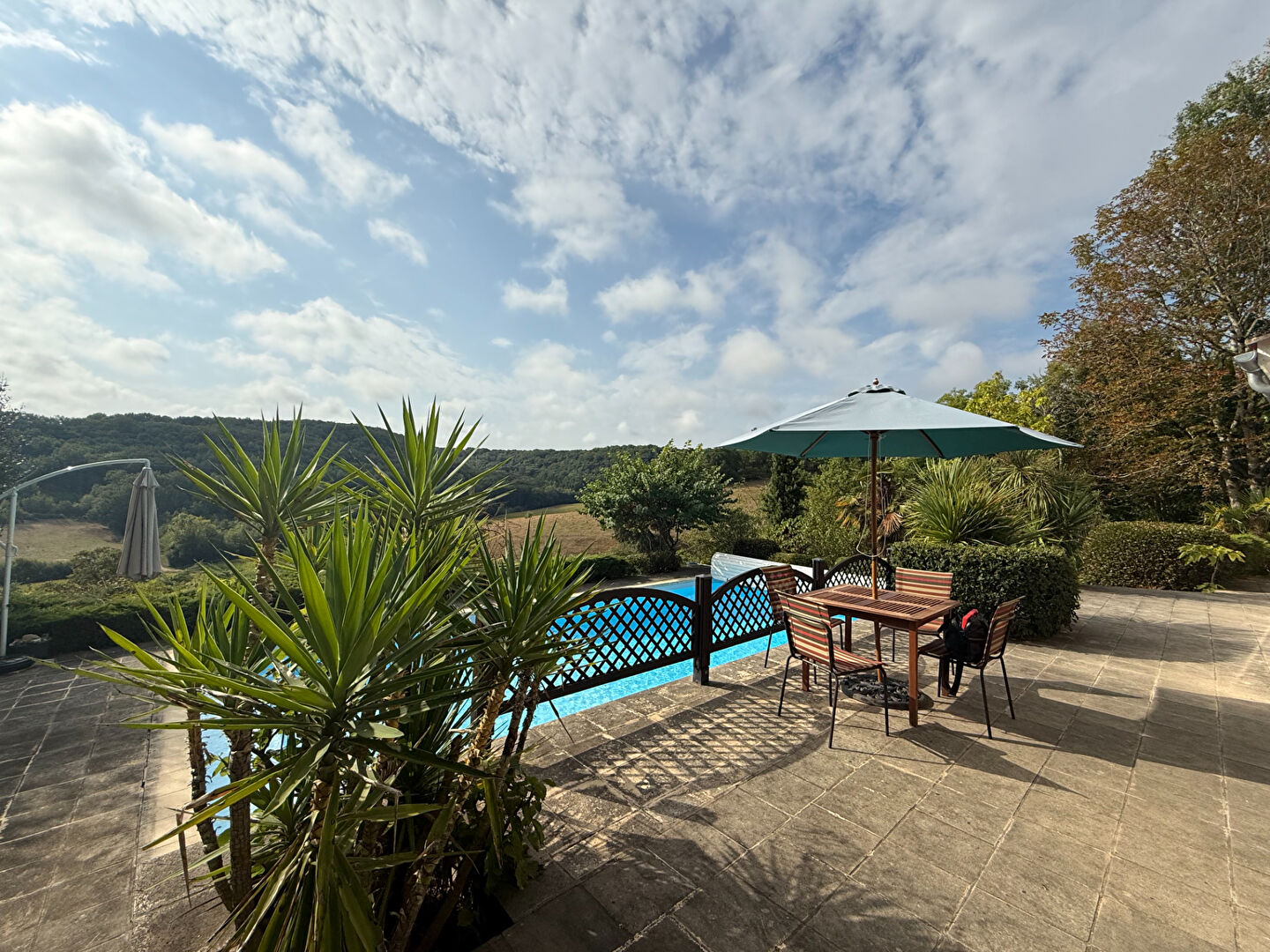 Photo Maison en pierre avec vue panoramique et piscine à Ste Colombe de Villeneuve image 6/6