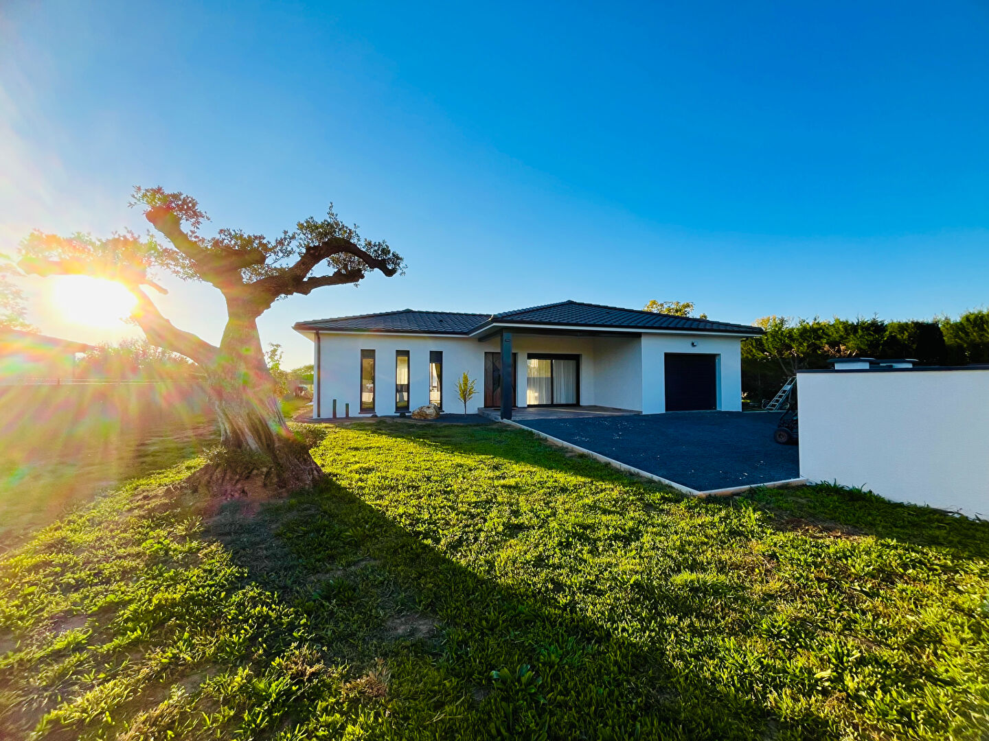 Photo Villeneuve / Lot, maison neuve contemporaine avec piscine et garage image 4/6