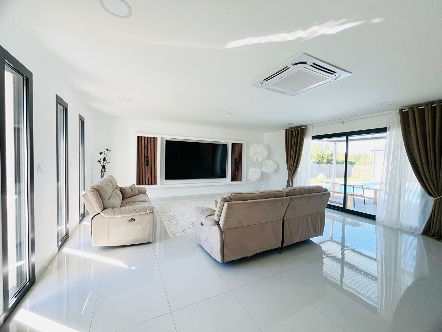 Photo Villeneuve / Lot, maison neuve contemporaine avec piscine et garage image 6/6