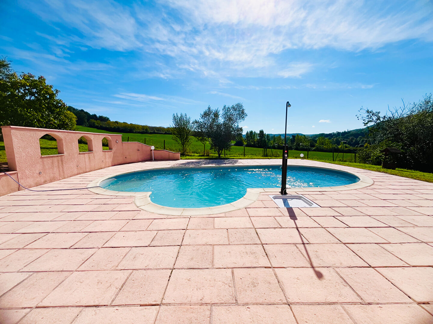 Photo Pujols, charmante maison de plain pied avec piscine et vue sur la vallée du Mail image 3/6