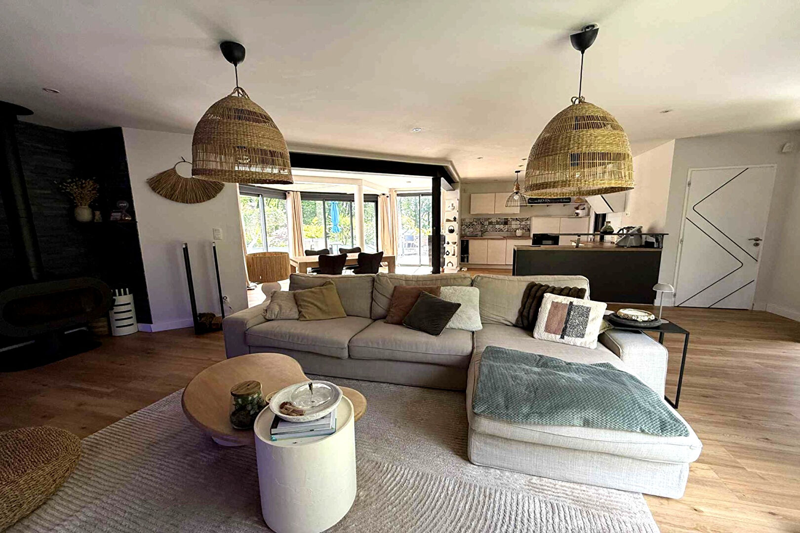 Photo Maison contemporaine de plain pied à Pujols avec piscine image 2/6