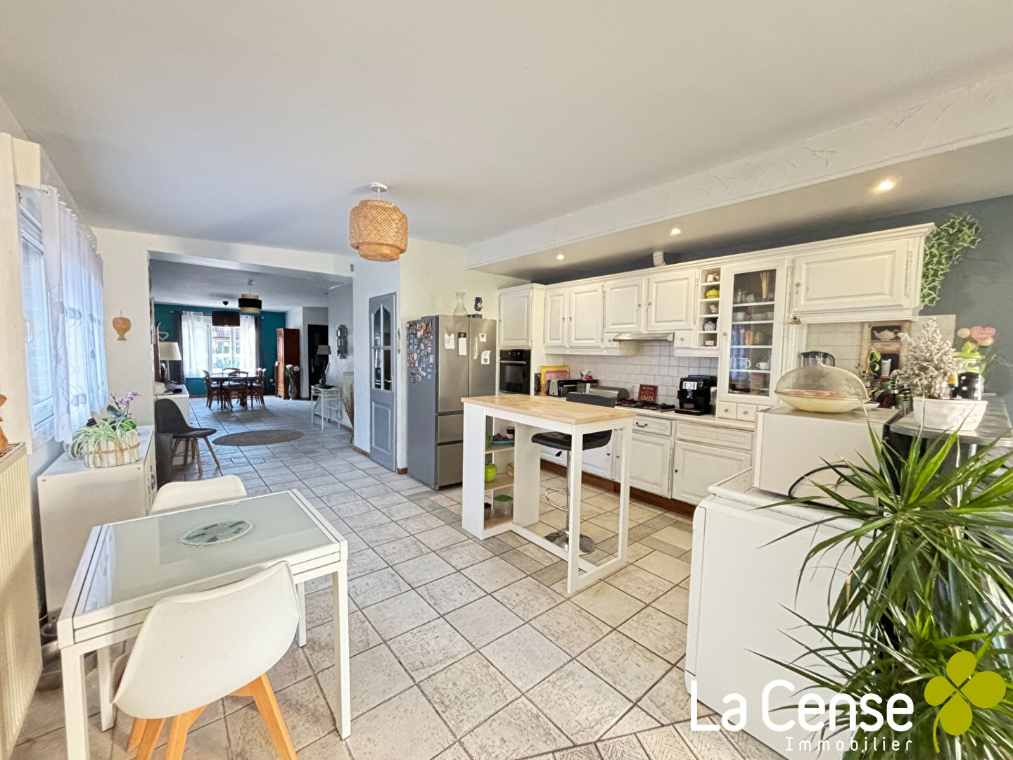 TOUFFLERS - Large maison ancienne