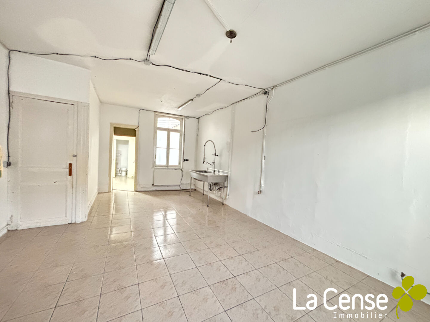 Photo Maison à rénover avec cour image 1/5