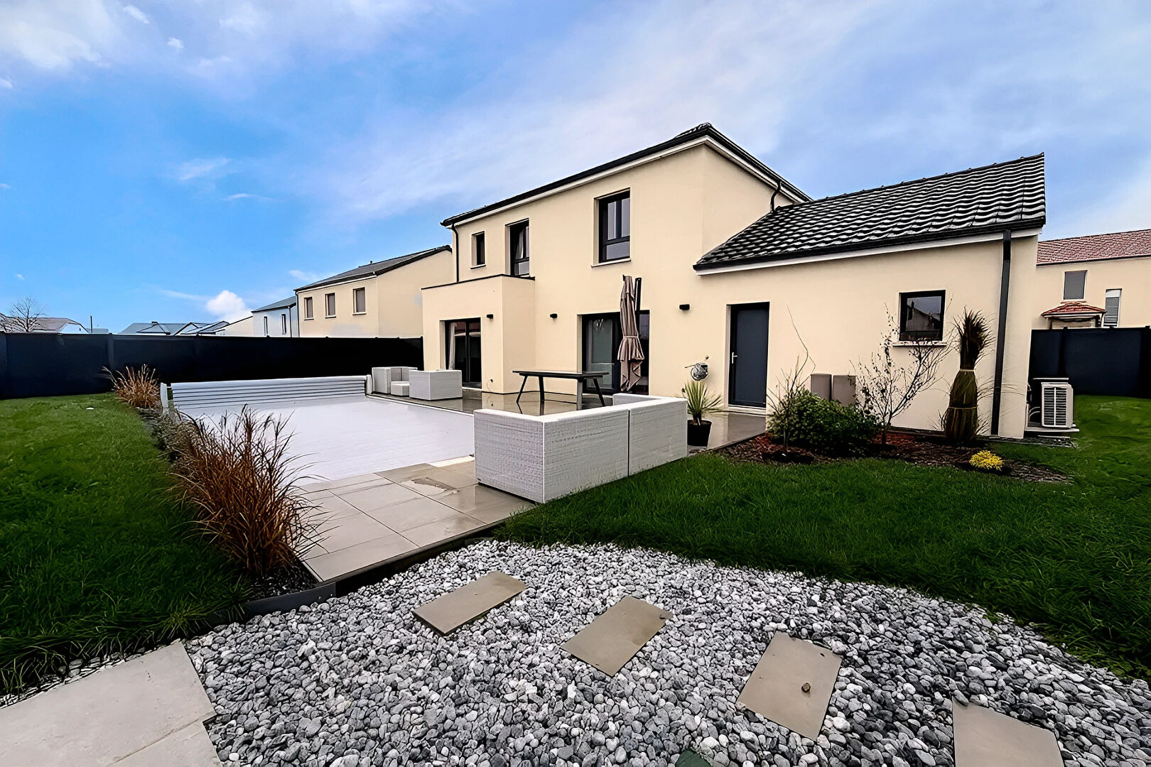 Photo Maison contemporaine de 2023 avec piscine - Kirschnaumen, lieu dit Evendorff  6 pièce(s) 140.69 m2 image 5/6