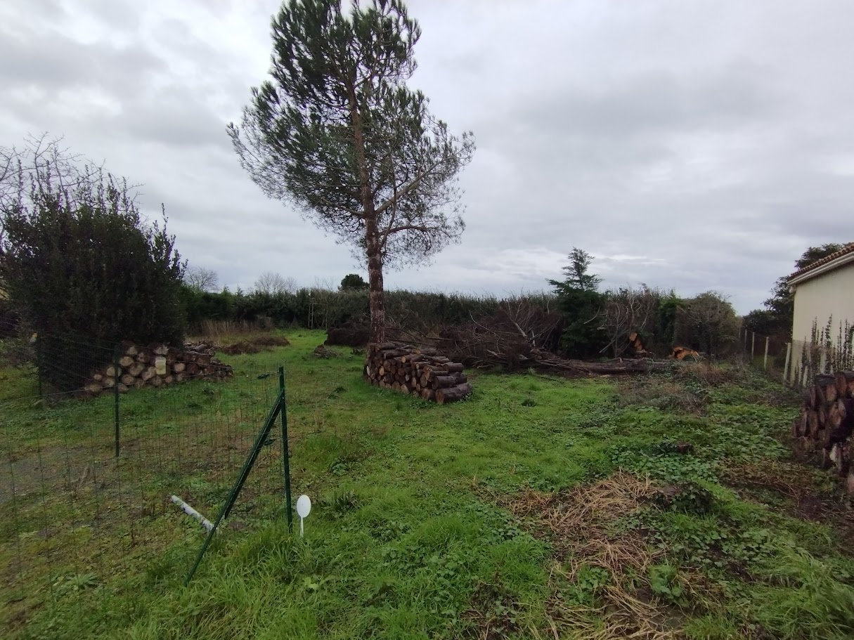 Secteur Vouillé - Terrain à bâtir de 895 m²