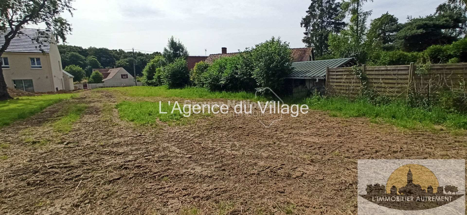 Photo Terrain Sainte Genevieve 1066 m2 image 3/5