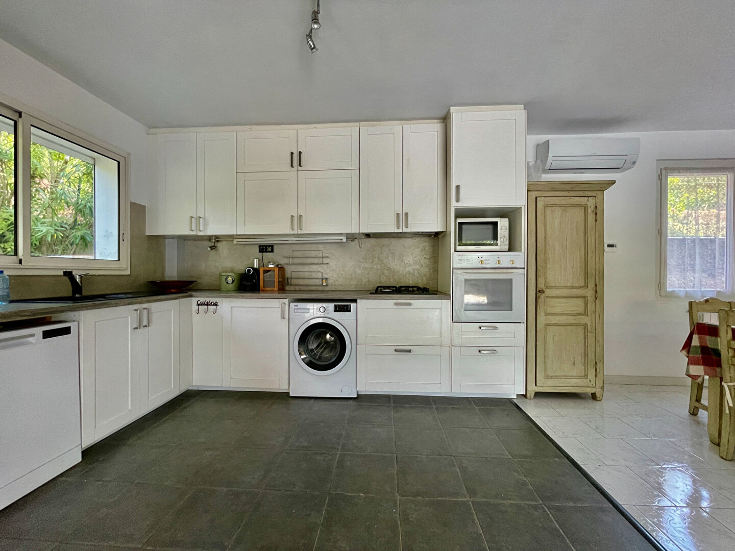 Photo A vendre Bas de Villa T4 107m2 Piscine Jardin Éoures Les Camoins image 4/6