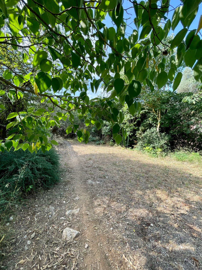 Photo A vendre terrain constructible de 400 m² au calme 13821 LA PENNE SUR HUVEAUNE image 3/4