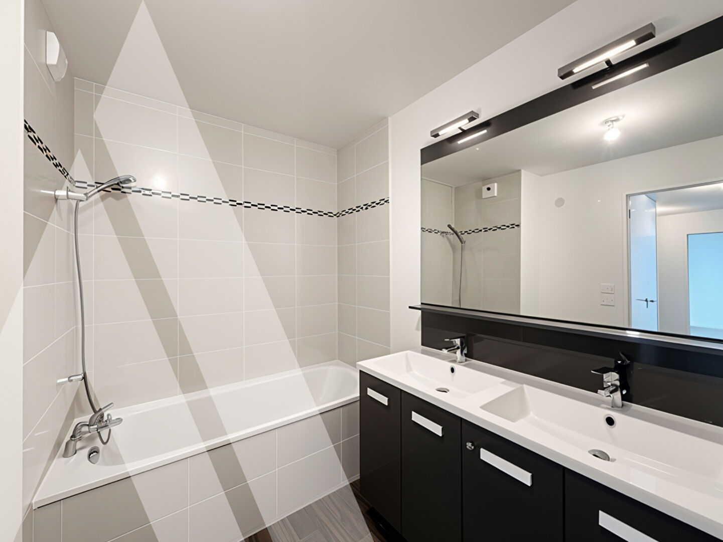 Photo Appartement T3 avec balcon, cave et parking - Saint-Sébastien-sur-Loire (Route de Clisson) image 5/6