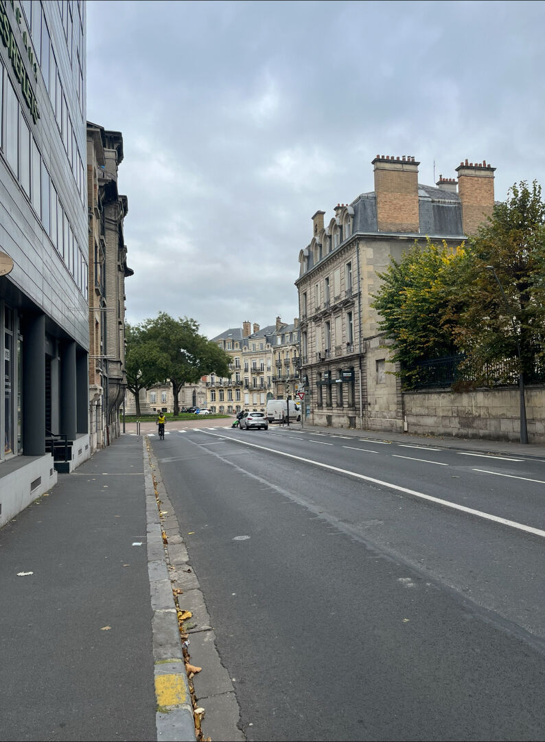 REIMS - Place de Stationnement double en enfilade (parking + box fermé) EN EXCLUSIVITE