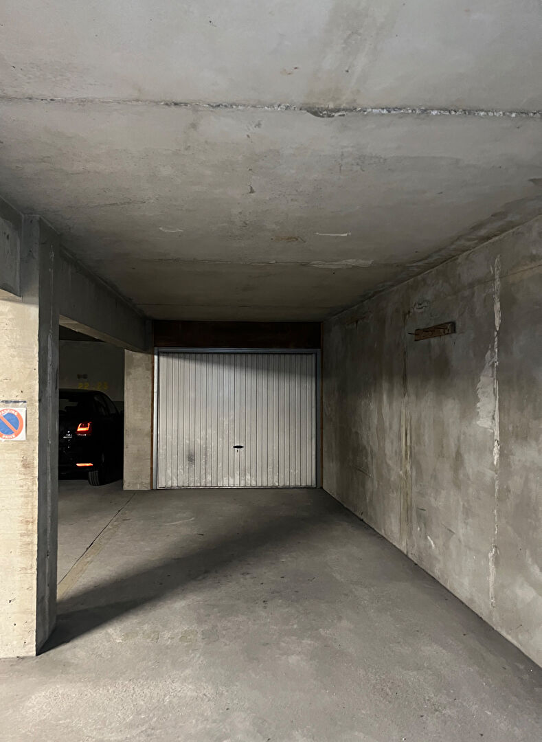 Photo REIMS - Place de Stationnement double en enfilade (parking + box fermé) EN EXCLUSIVITE image 3/6