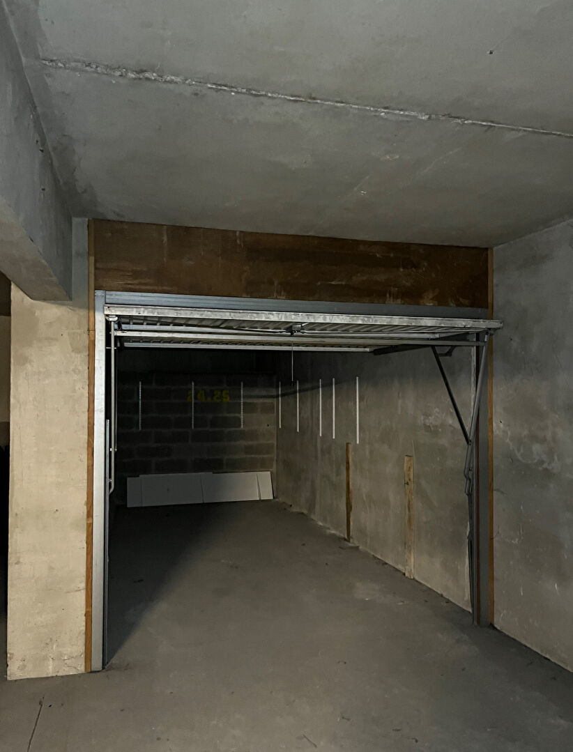 Photo REIMS - Place de Stationnement double en enfilade (parking + box fermé) EN EXCLUSIVITE image 4/6