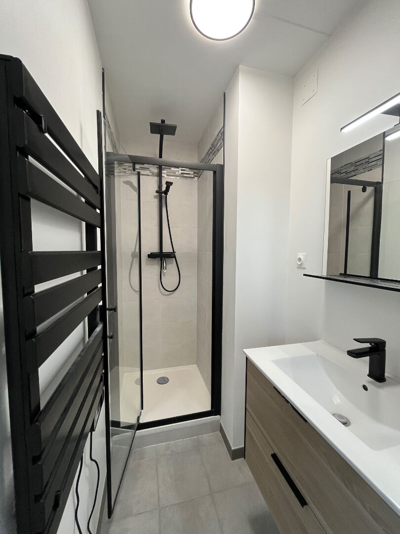 EN EXCLUSIVITÉ - COLOCATION - dernière chambre de disponible  sa salle de douche privative