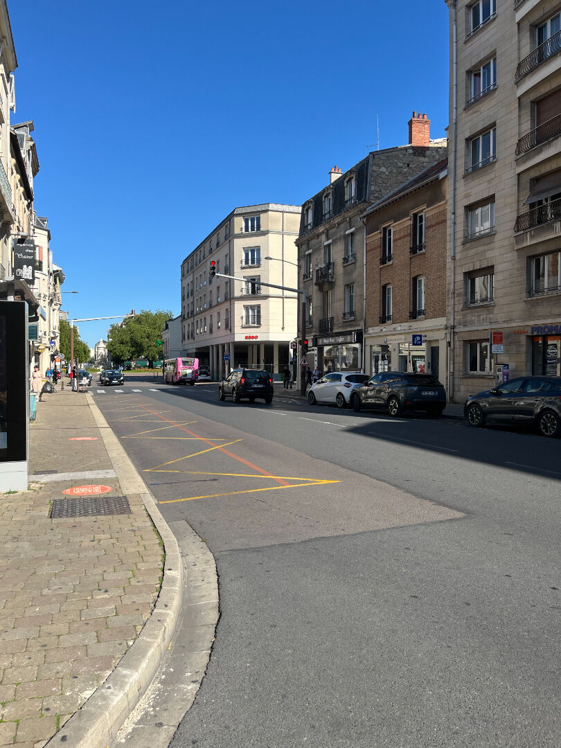 Local commercial 96 m2 - Rue Cérès - REIMS