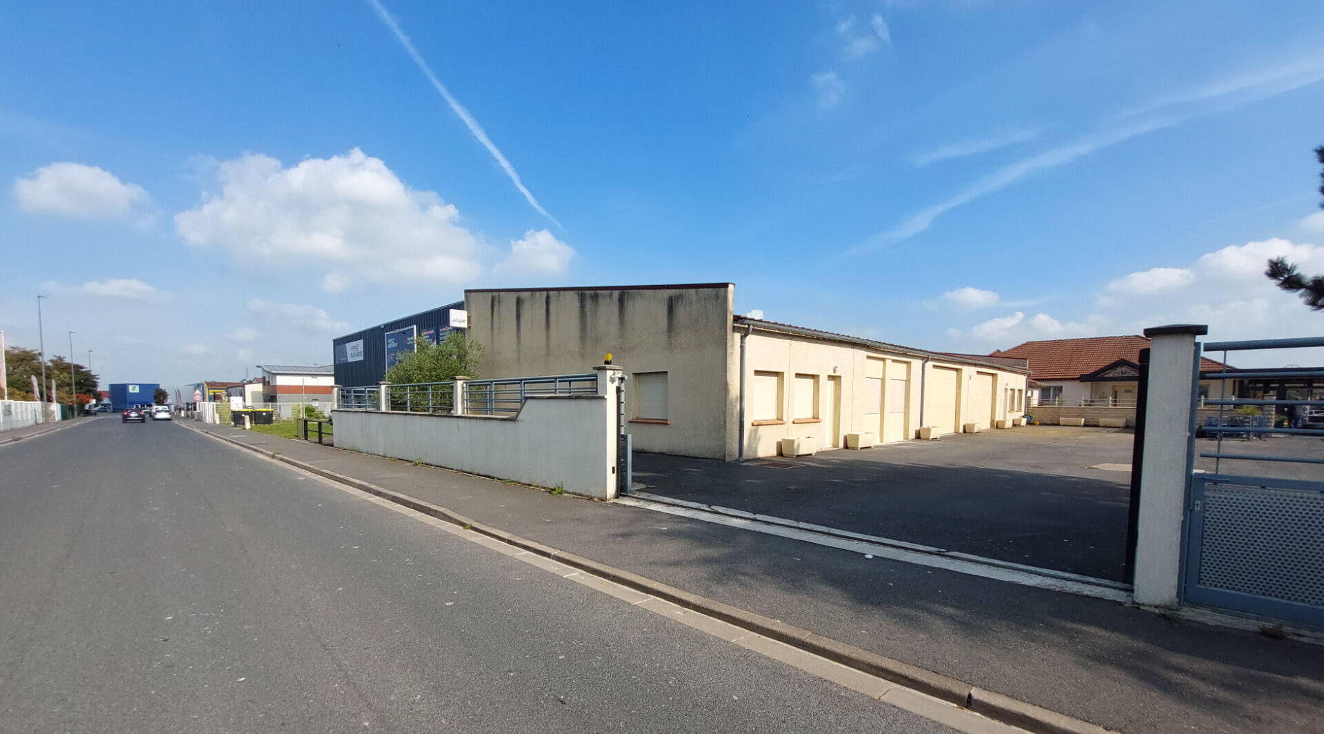 Photo Local d'activité  426 m2 image 2/3