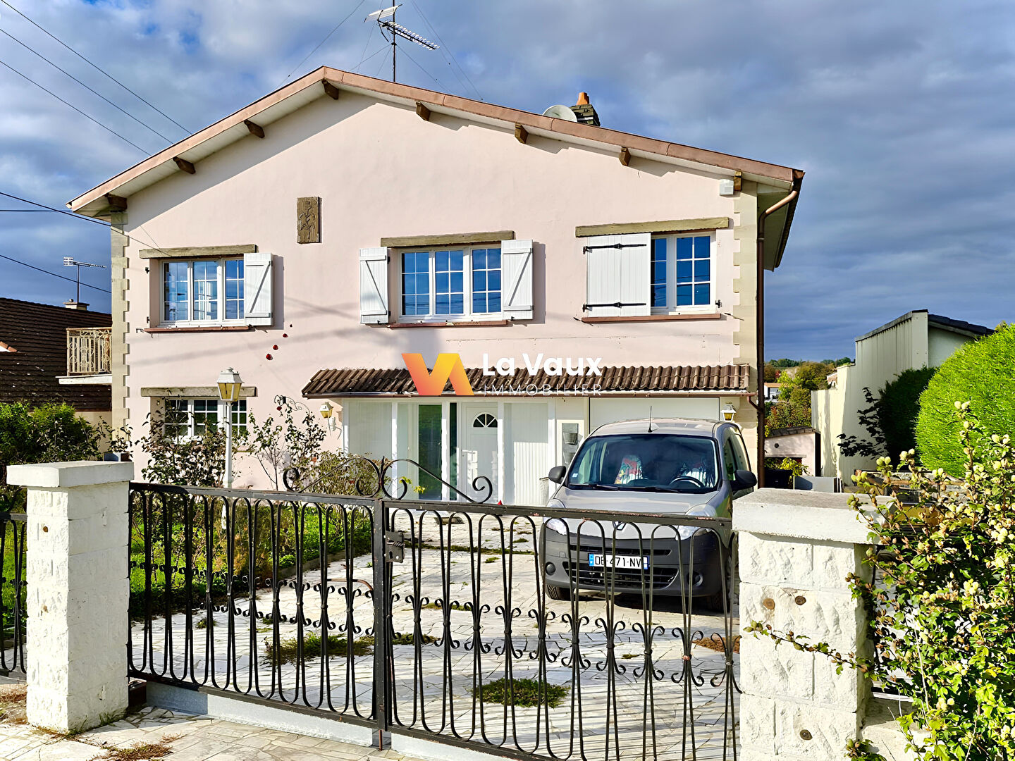 Maison CEINTREY 4 chambres - jardin - 2 garages