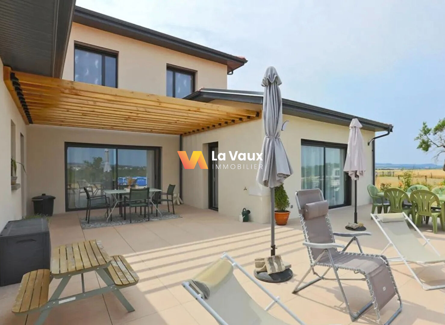 Pavillon récent de 205 m² habitables