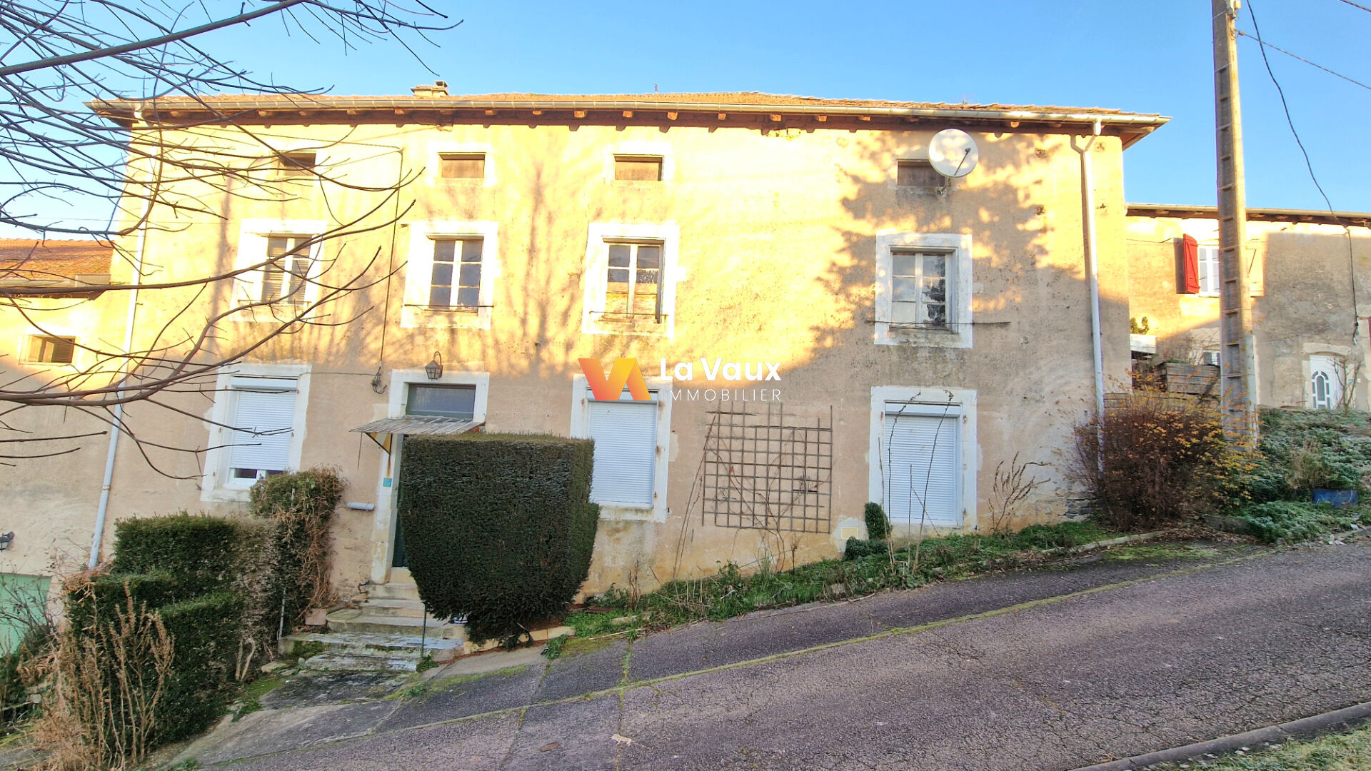 Maison de village à rénover ? 125 m² avec jardin, garage et cave ? Lemainville