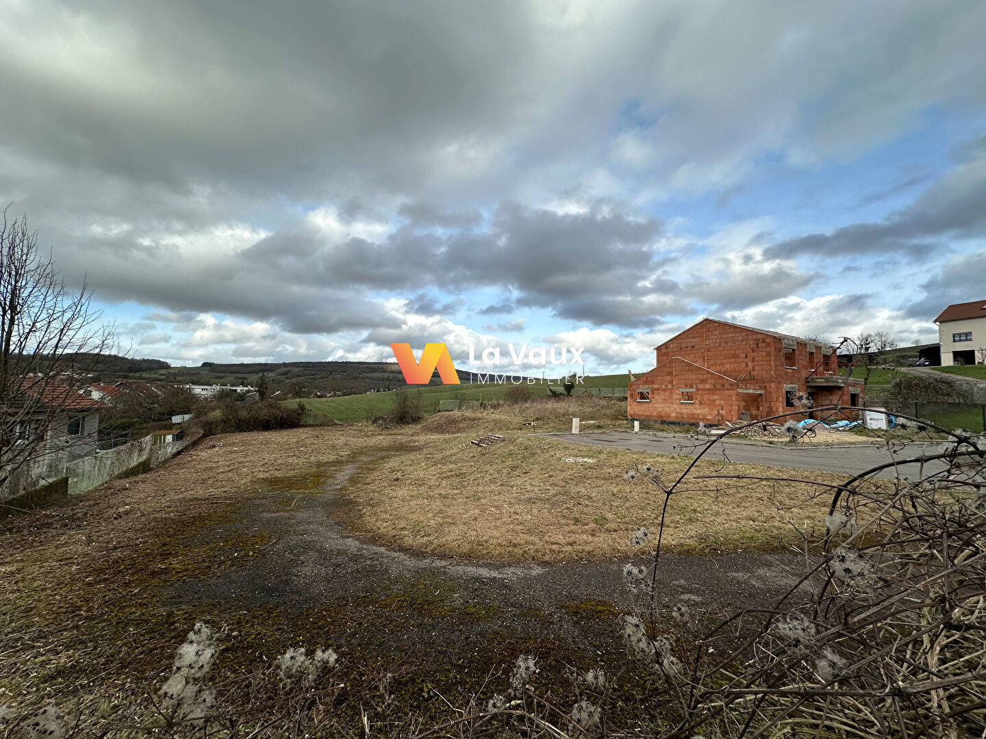 Photo Terrain constructible, viabilisé de 456m2 image 2/3