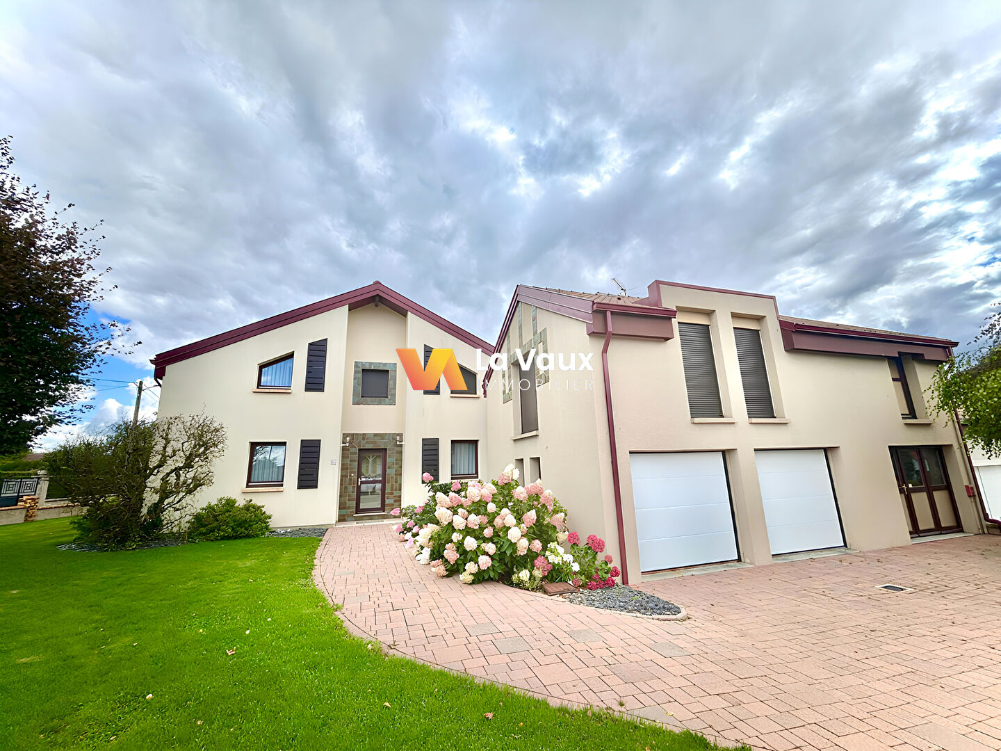 BENNEY, maison 10 pièces 297 m2