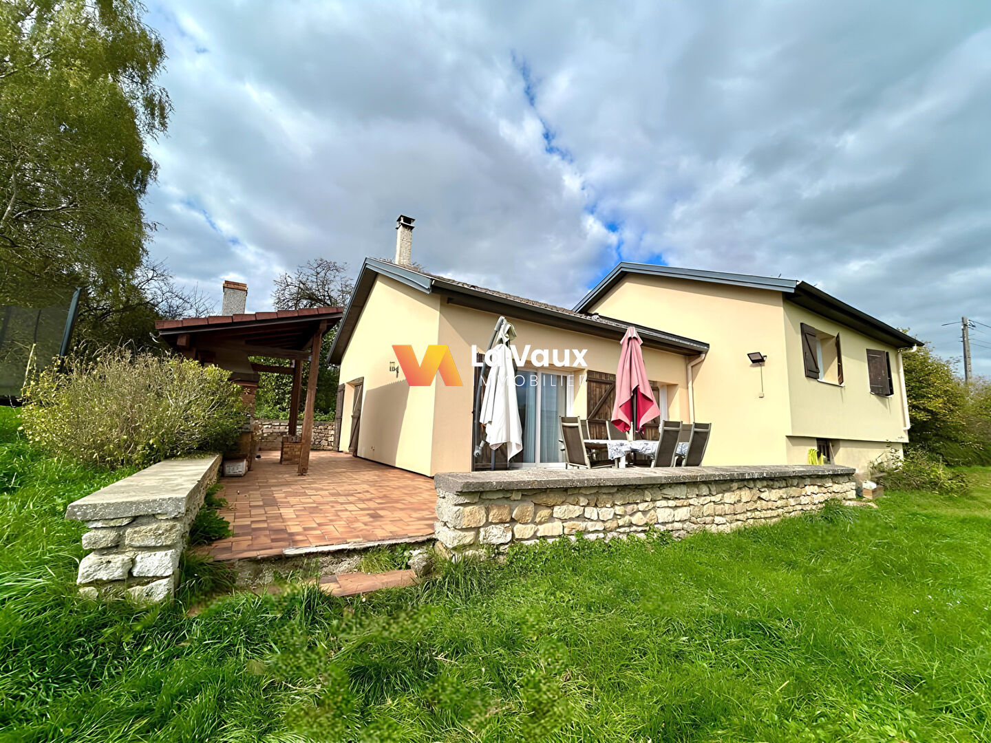 Maison Viterne 5 pièces 105 m2, grand jardin, garage